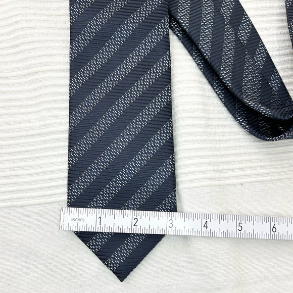 Ermenegildo Zegna Navy Blue Patterned Silk Tie - Picture 3 of 7